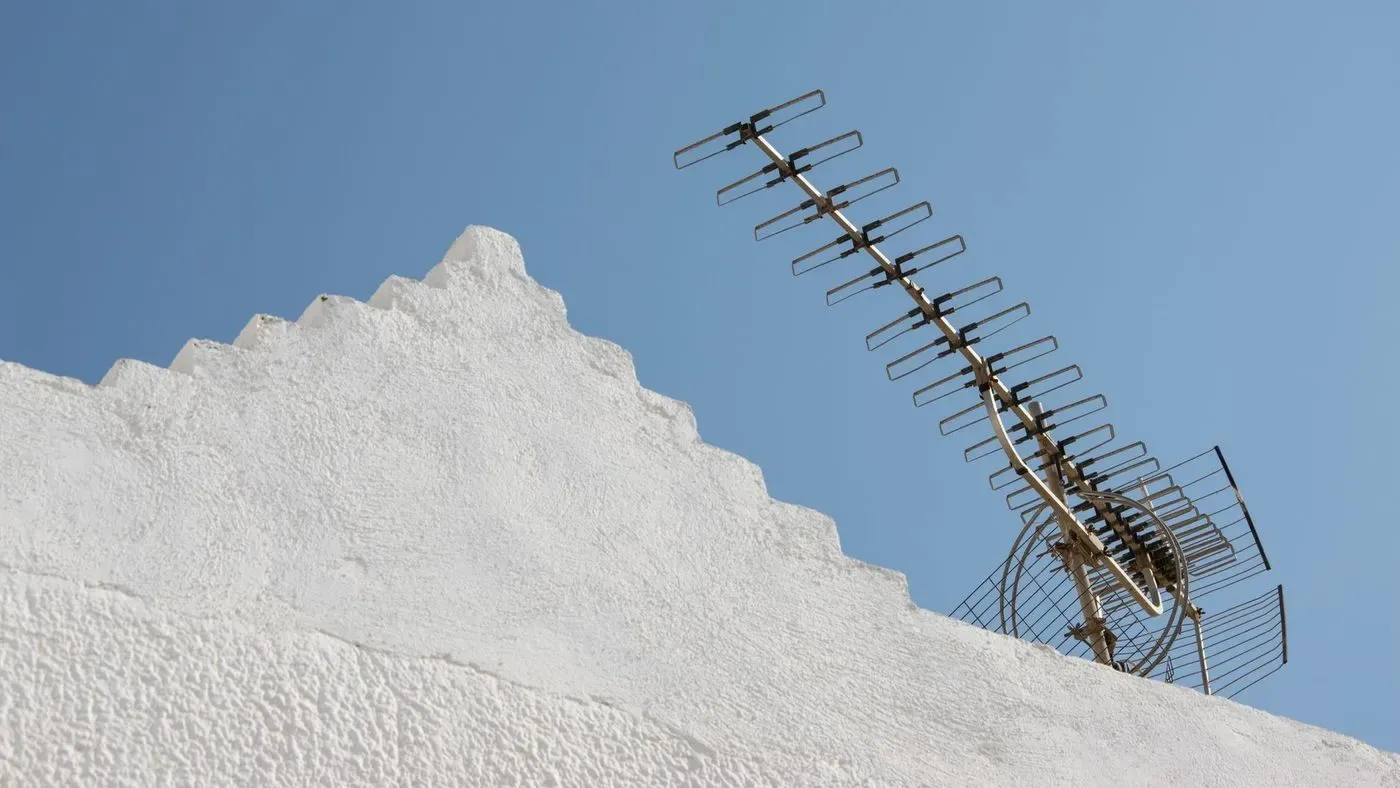 TV-antenn monterad på tak