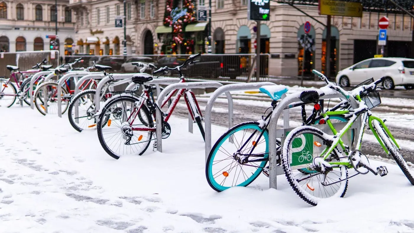 Cykel med skyddande överdrag