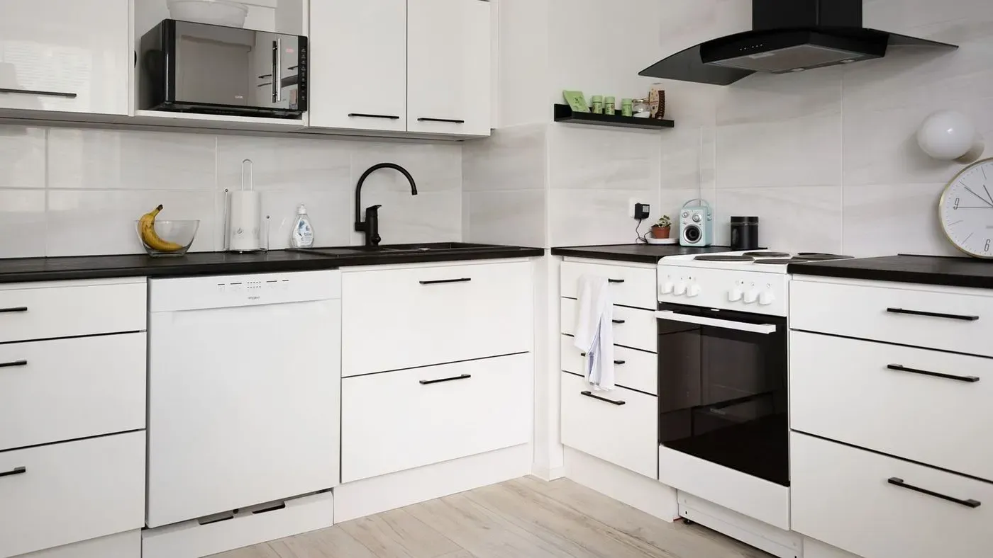 Bänkdiskmaskin på köksbänk