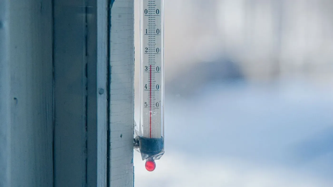 Barometer monterad på vägg