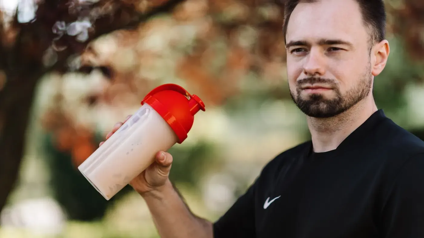 Proteinpulver med mätskopa