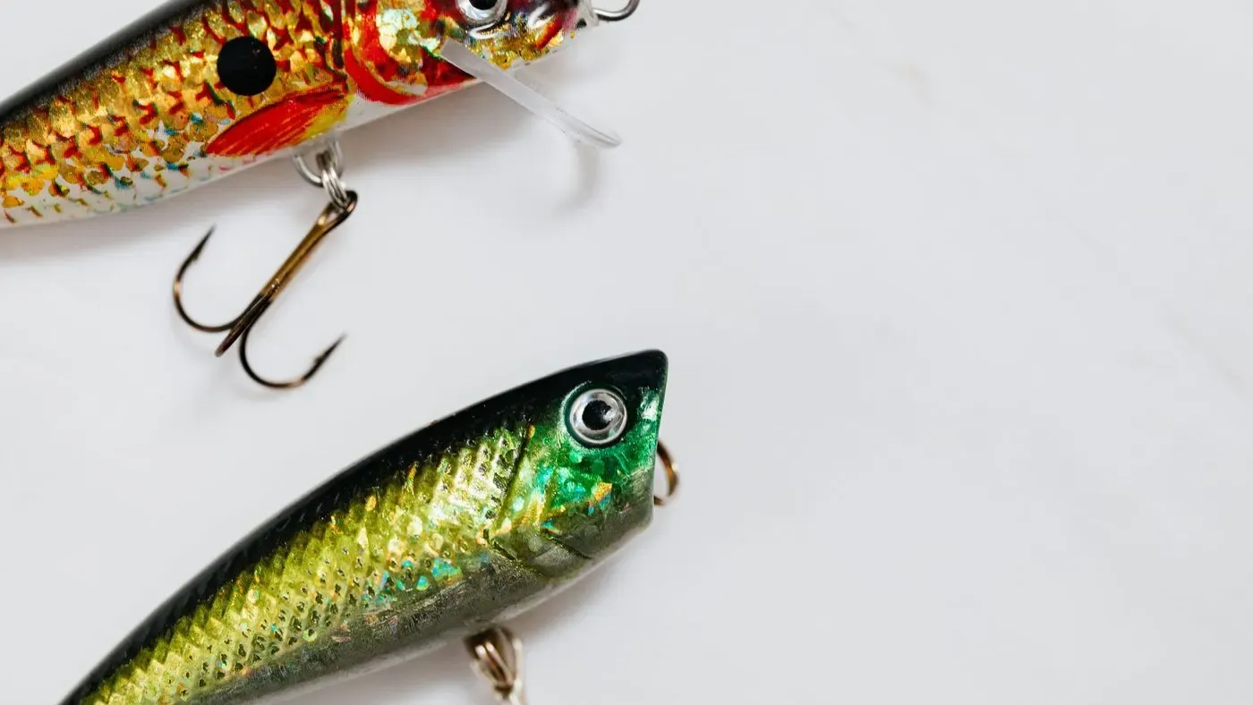 Fiskekrokar i tacklelåda