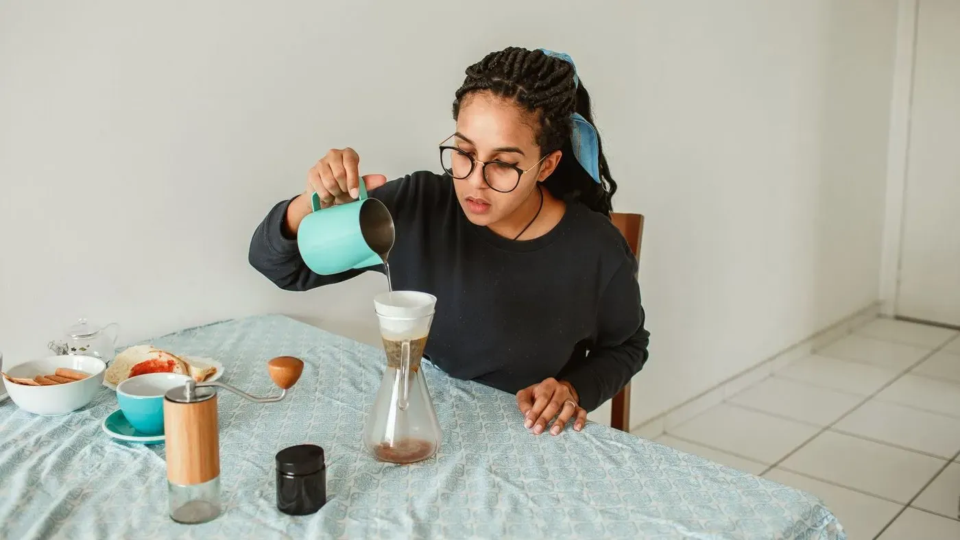 Kaffebryggare på köksbänk