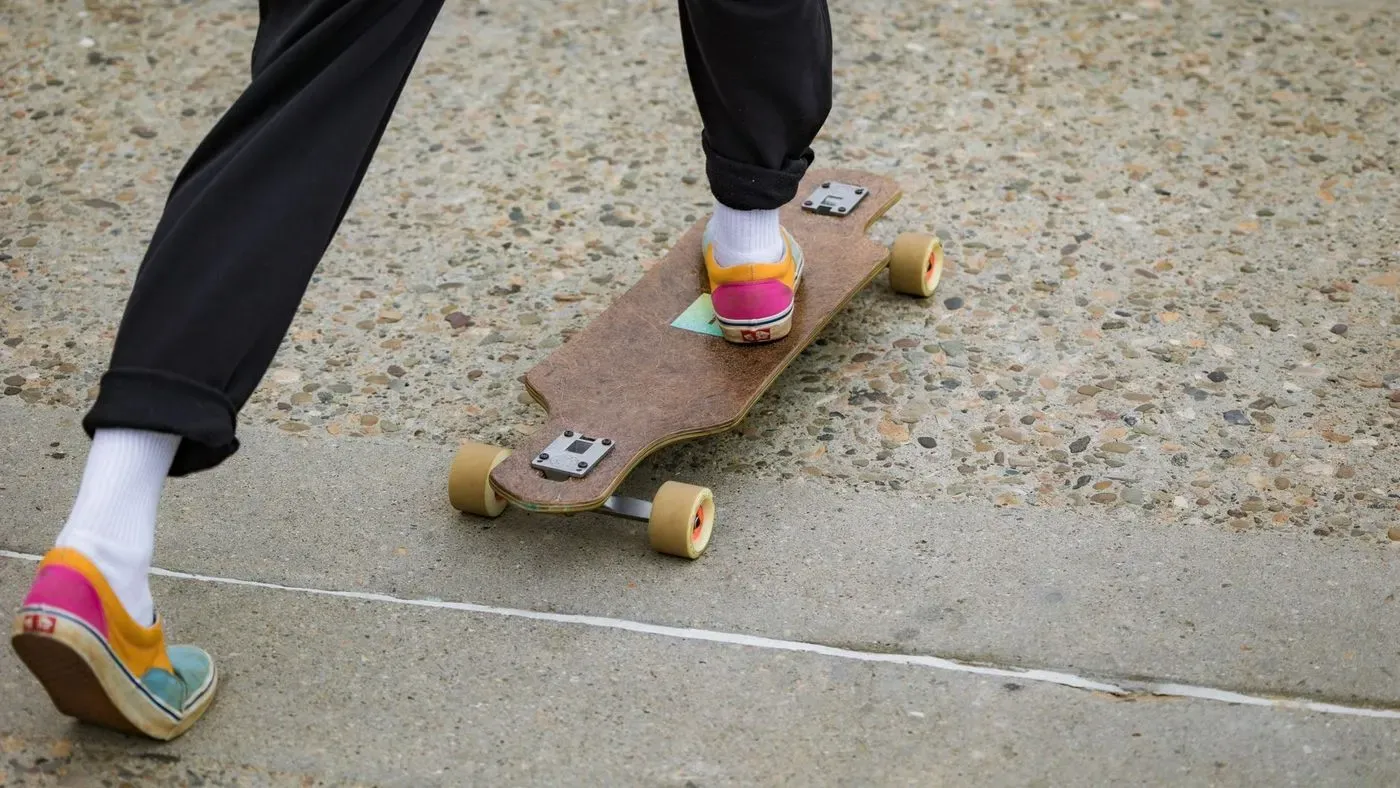 Longboard på asfalt