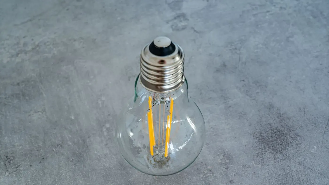 Halogenlampa i sockel