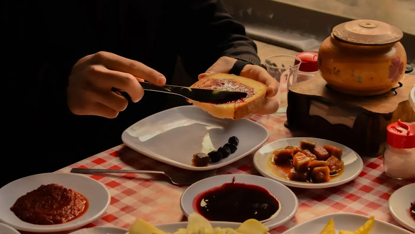 Skedkniv bredd smör på bröd