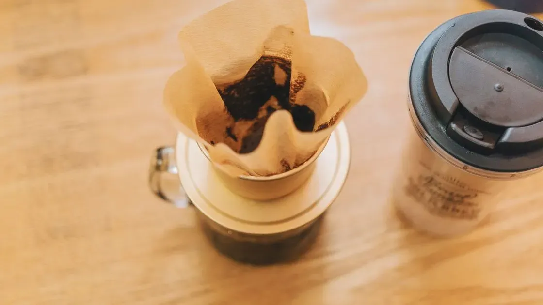 Närbild på kaffefilter med kaffesump