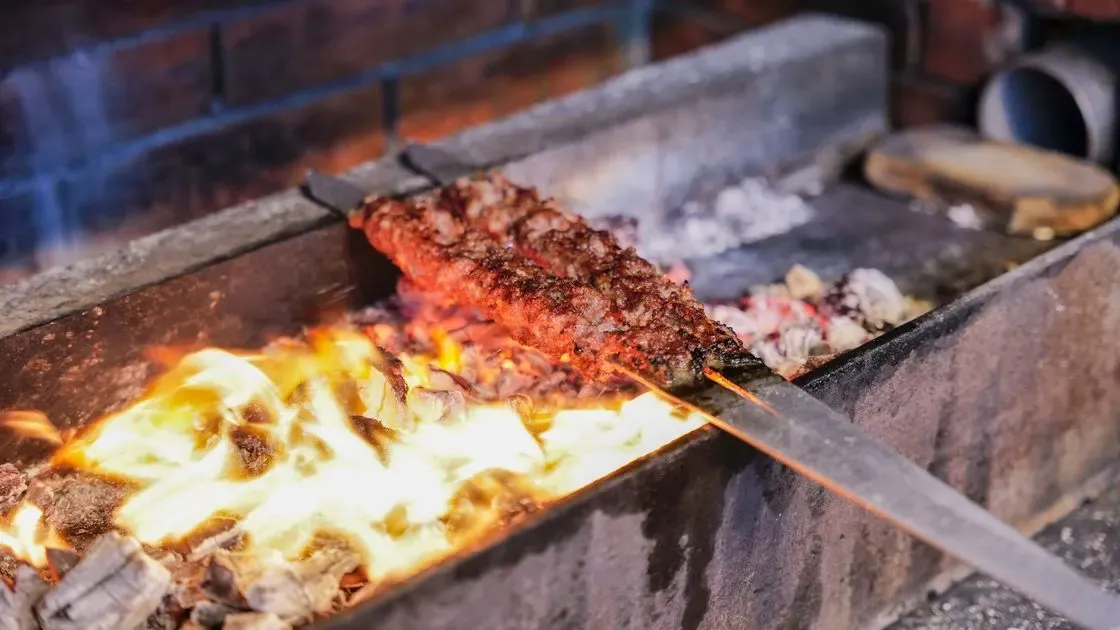 Närbild på grillens brännare