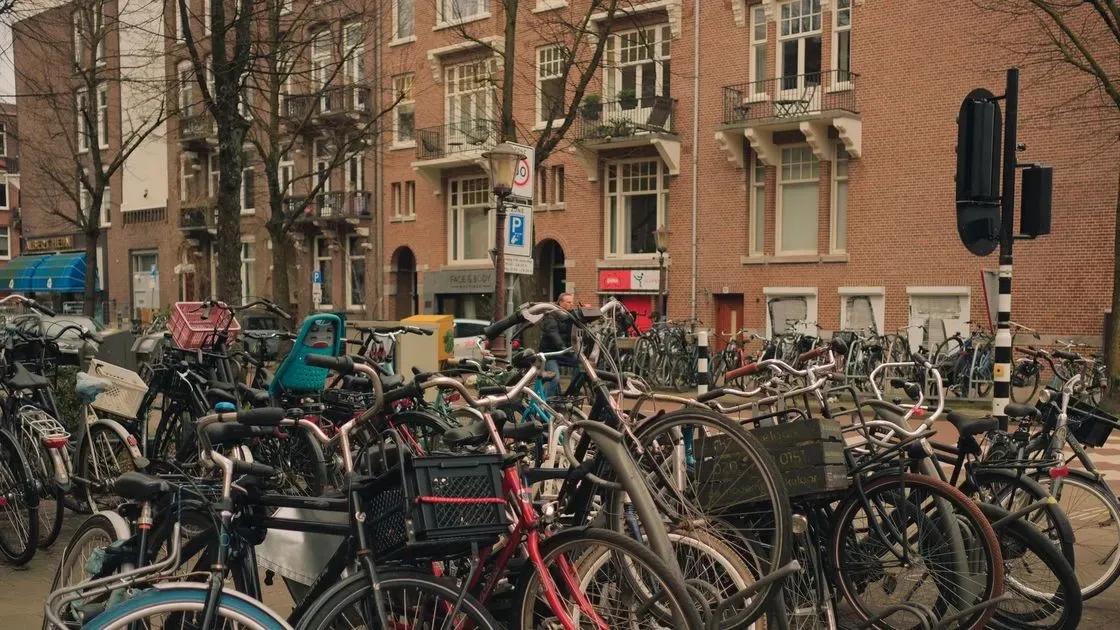 Cykel parkerad med stöd
