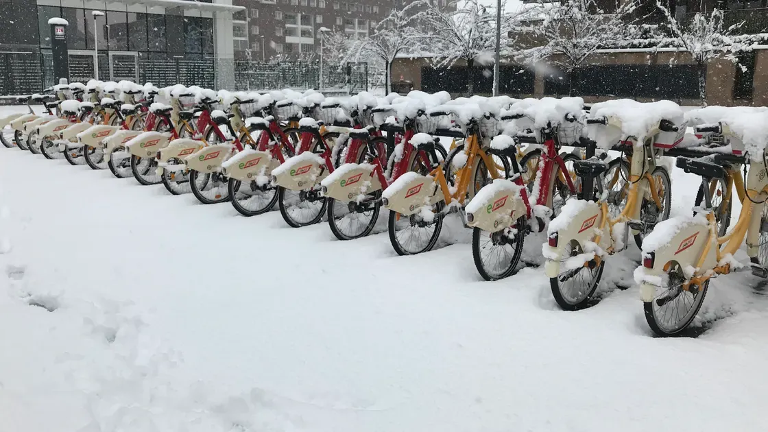 Övertäckt cykel utomhus