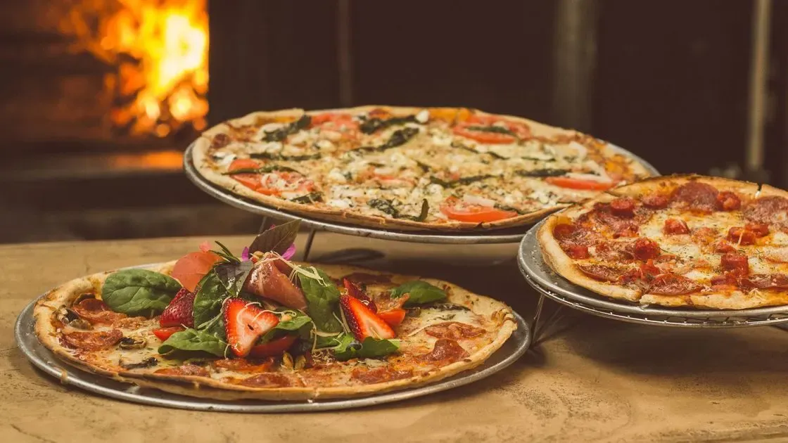 Person som gräddar pizza i utomhusugn