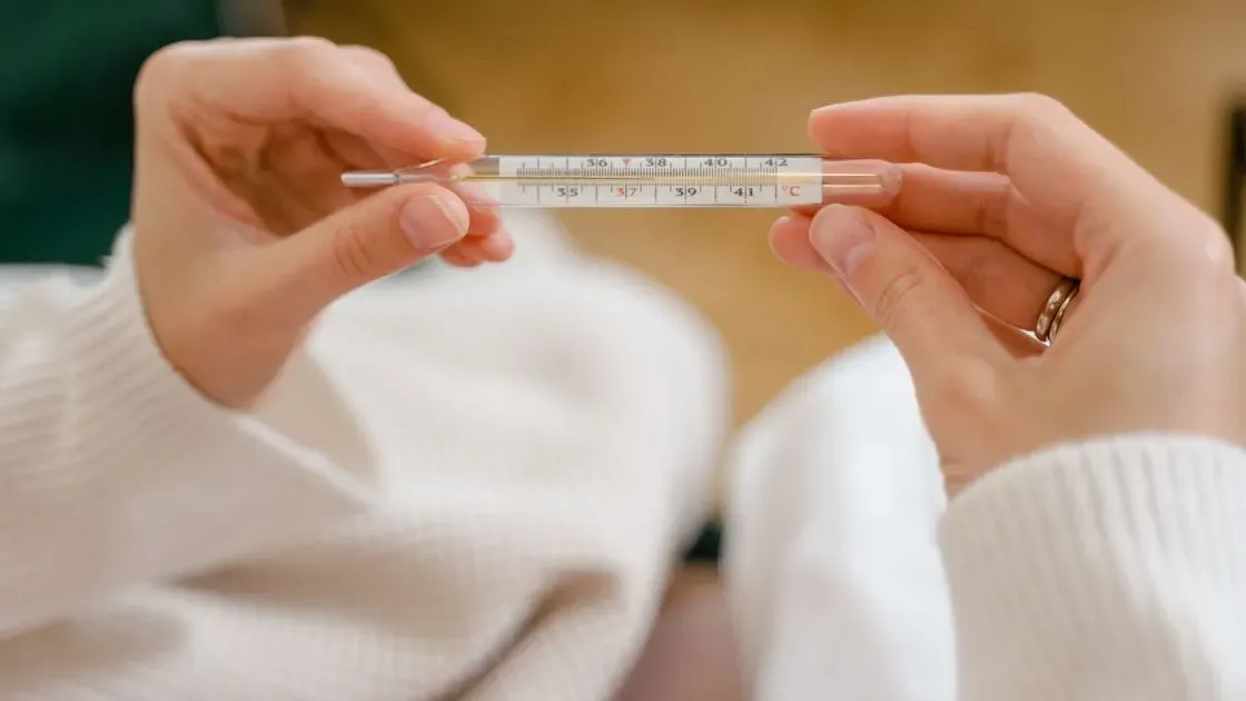 Hygrometer monterad på en vägg
